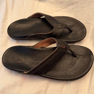 OluKai Black Sandals Ergonomic Flip-Flops